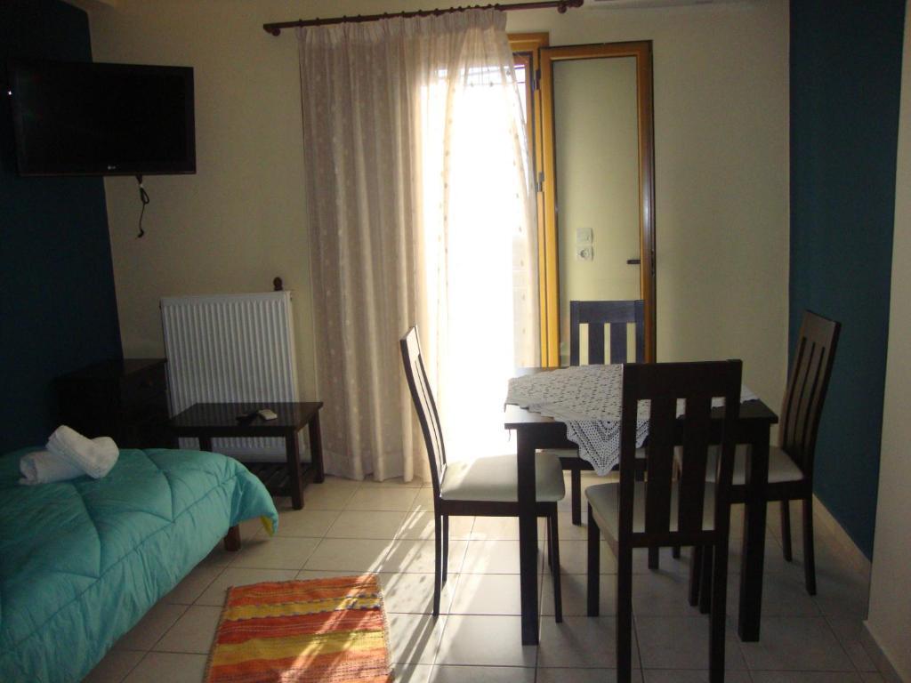 Kafiona Guesthouse Pírgos Dhiroú الغرفة الصورة