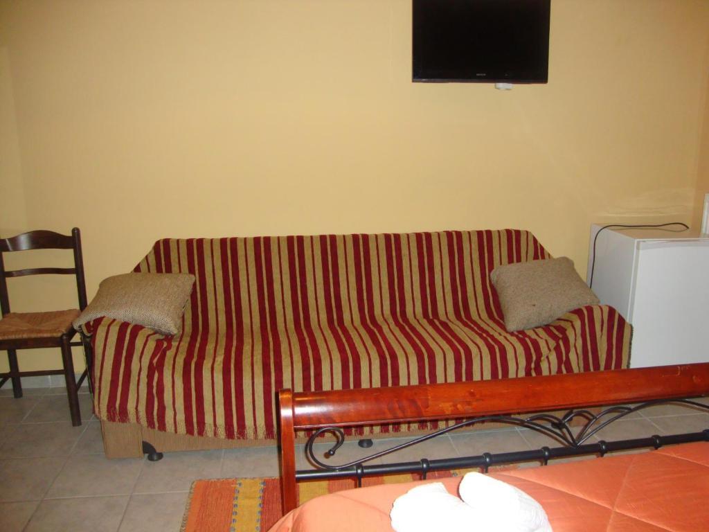 Kafiona Guesthouse Pírgos Dhiroú الغرفة الصورة