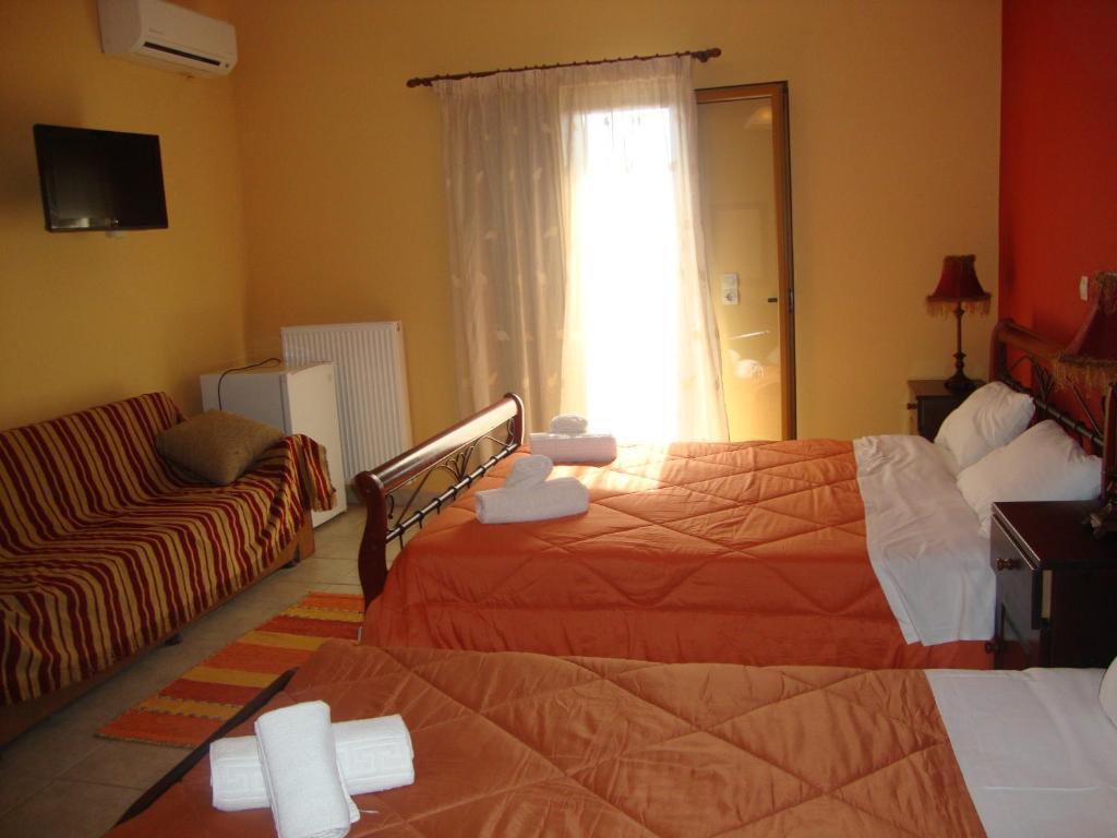 Kafiona Guesthouse Pírgos Dhiroú الغرفة الصورة