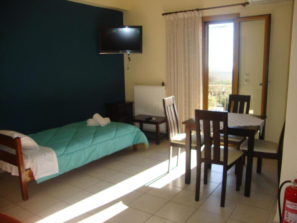 Kafiona Guesthouse Pírgos Dhiroú الغرفة الصورة